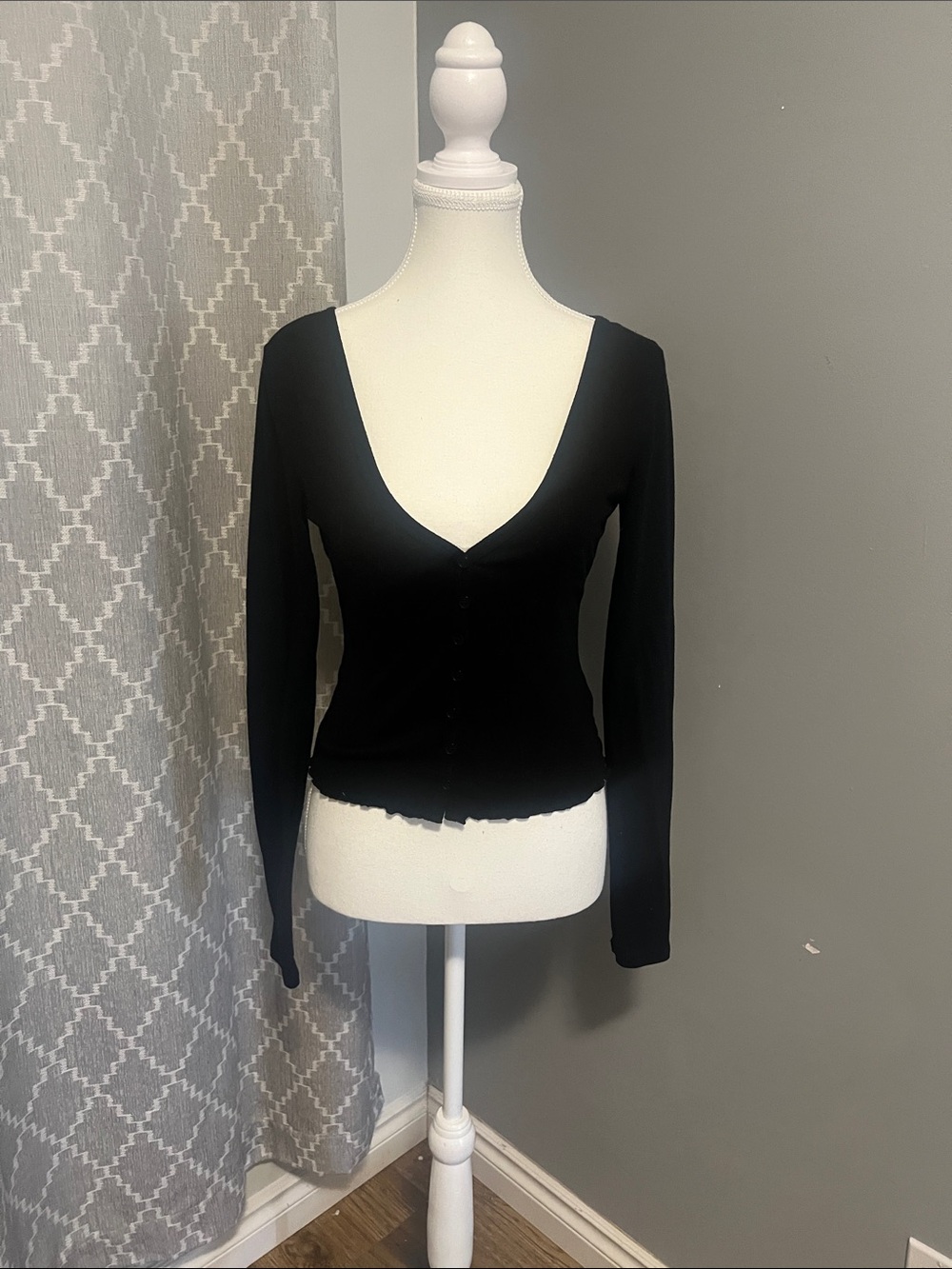 Streetwear Society Black Long-Sleeve V-Neck Button-Front Top